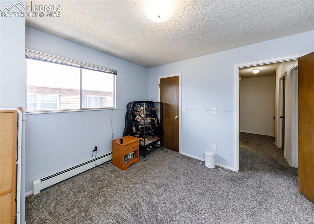 Image 18 of 20: Bedroom