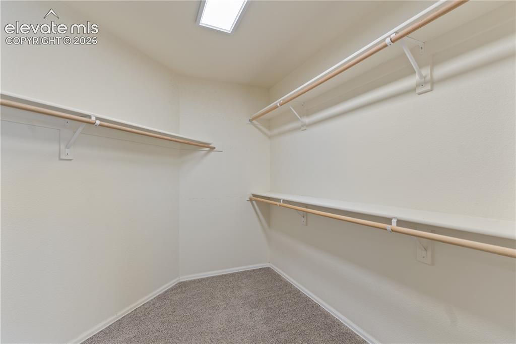 Image 18 of 40: Closet