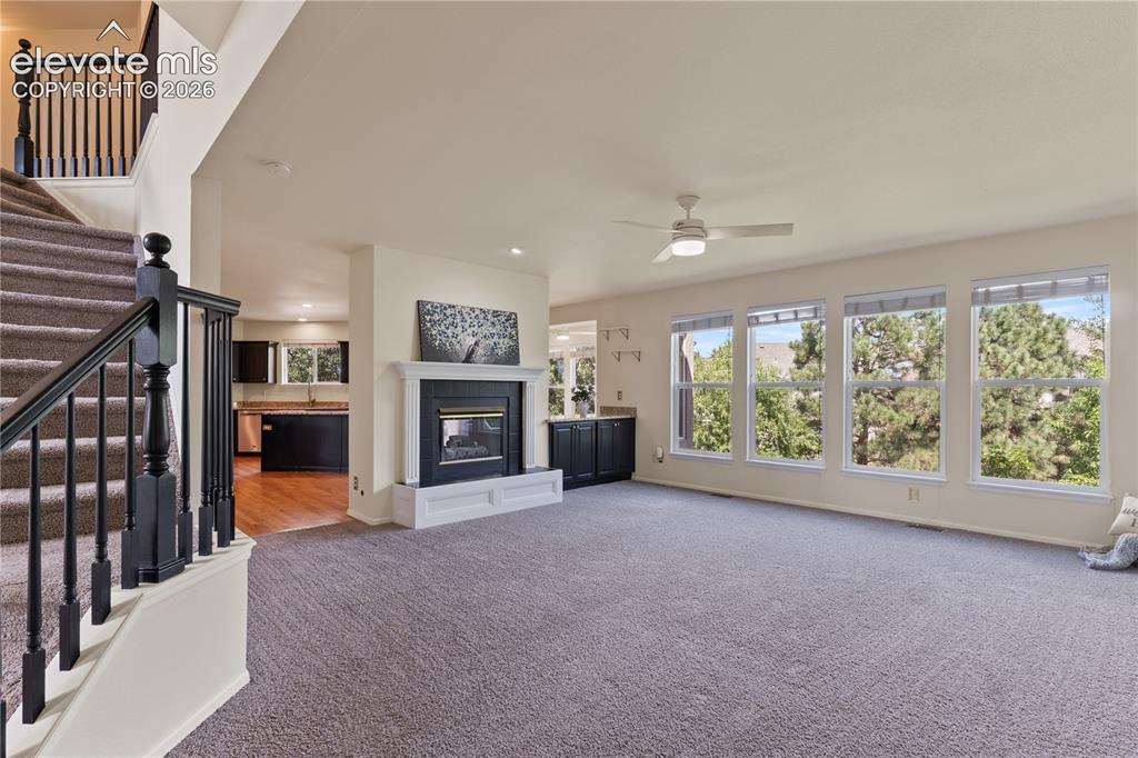 Image 4 of 40: Living Room