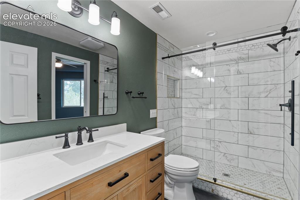 Image 6 of 40: Bathroom