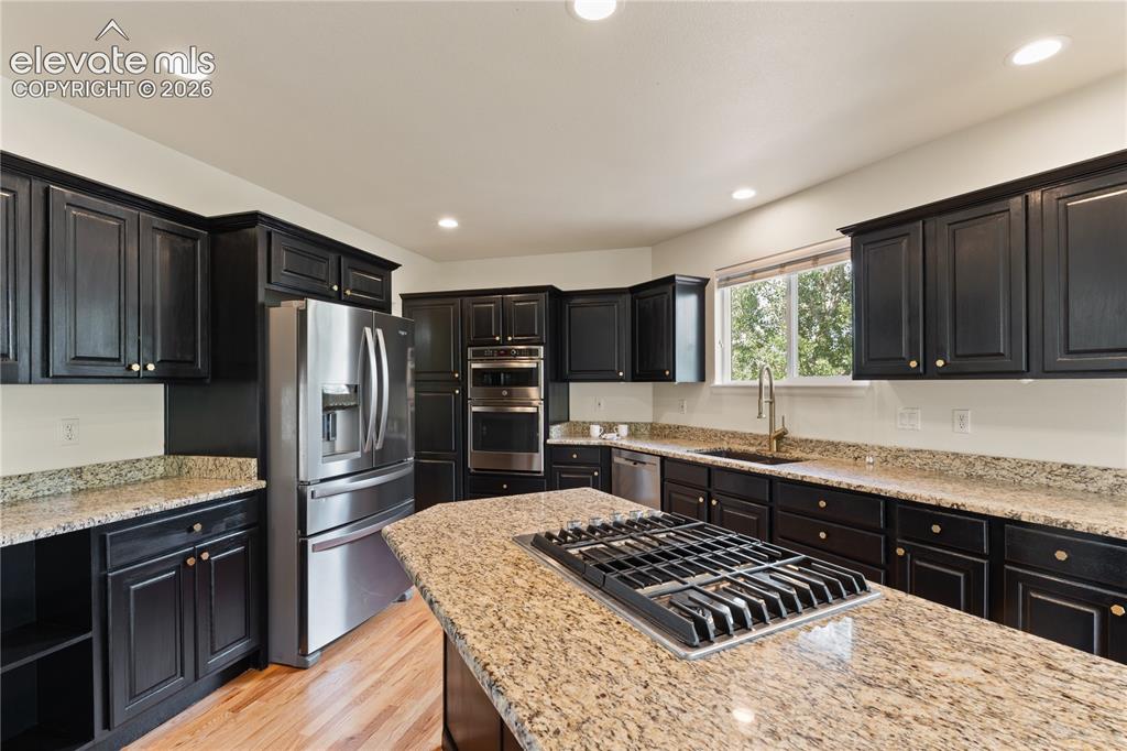 Image 8 of 40: Kitchen