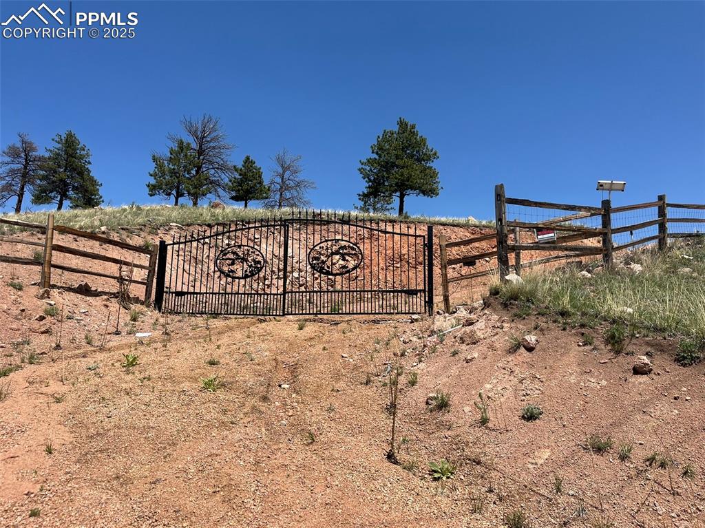 Image 33 of 33: Fence