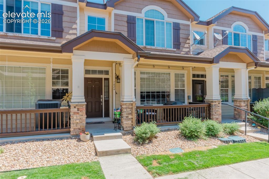 Image 4 of 30: Front view of home