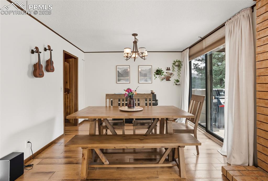 Image 10 of 26: Dining Area