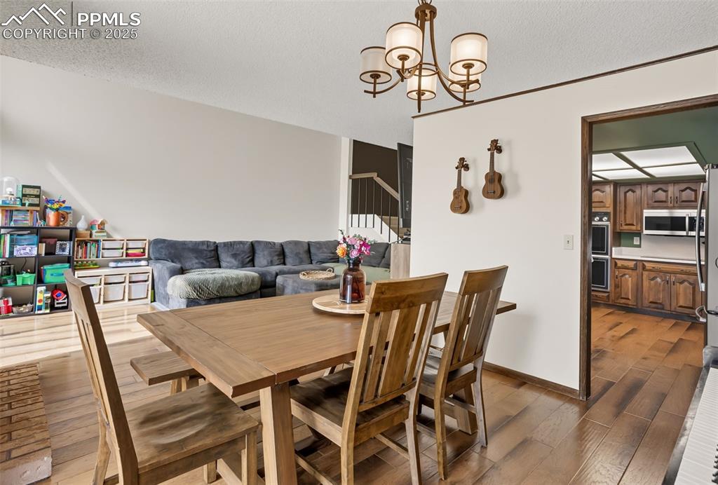 Image 12 of 26: Dining Area