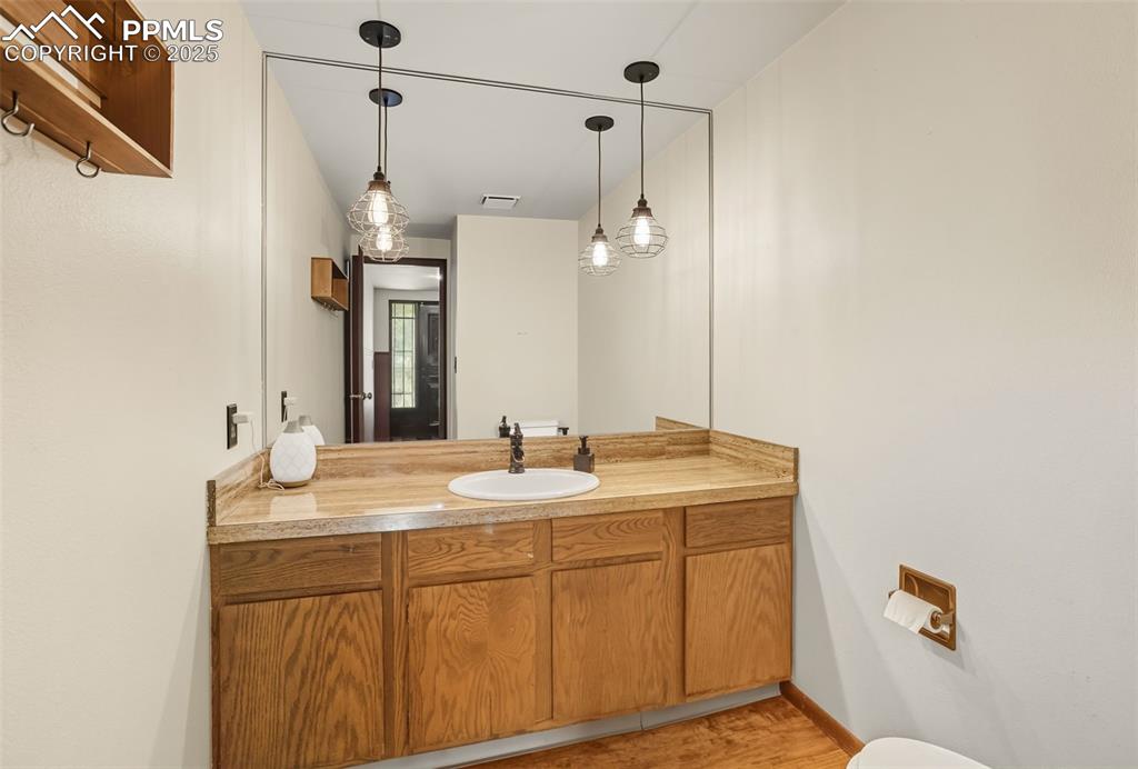 Image 16 of 26: Main level powder room off of the entry