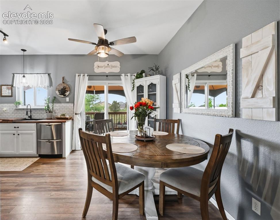 Image 10 of 31: Dining Area