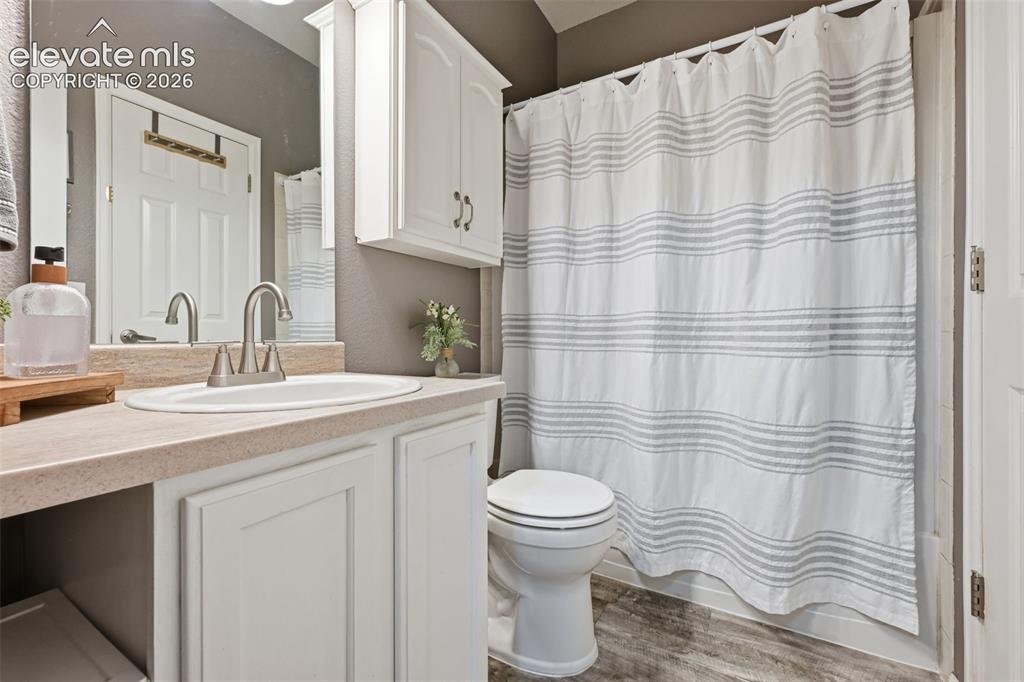 Image 13 of 31: Bathroom