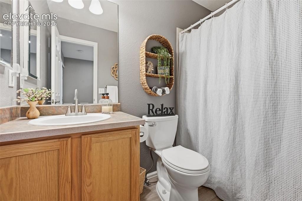 Image 20 of 31: Bathroom