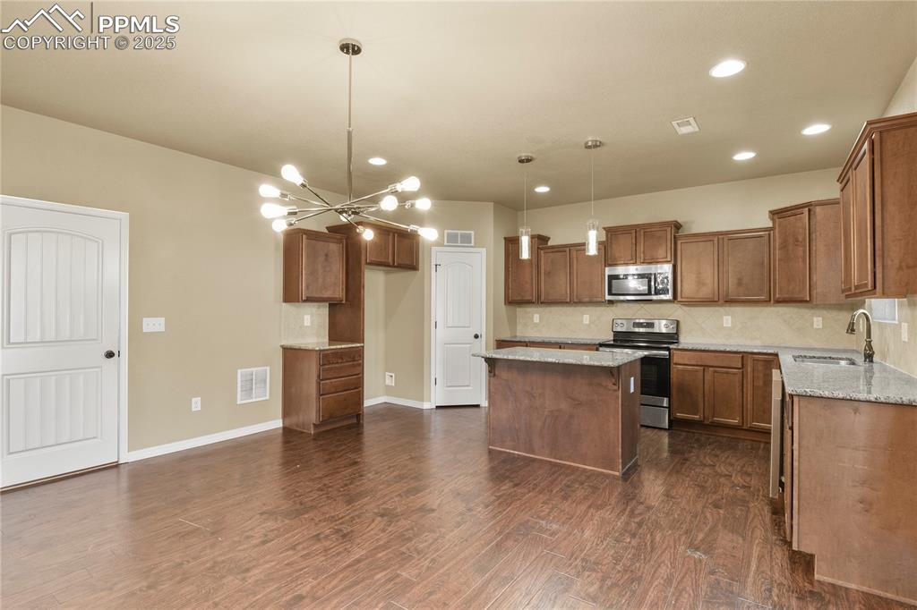 Image 13 of 39: Kitchen