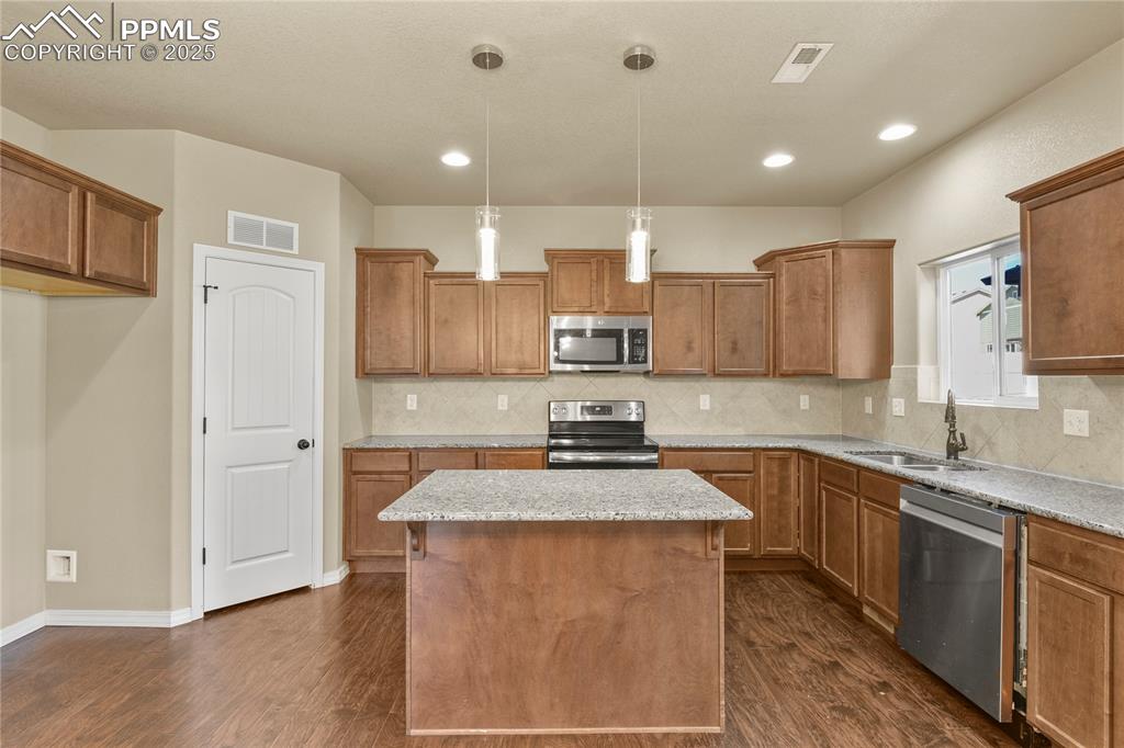 Image 14 of 39: large island for entertainment