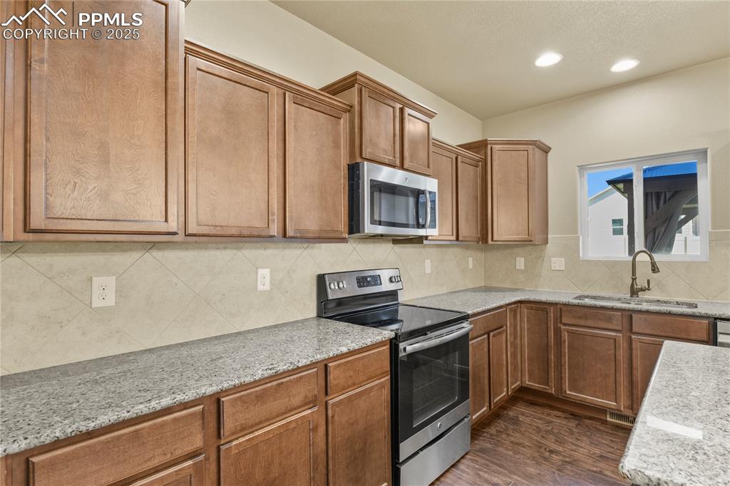 Image 17 of 39: Lots of counterspace