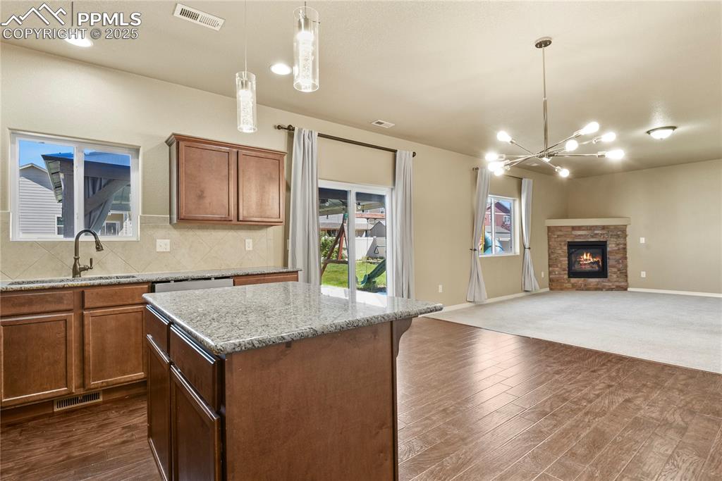 Image 18 of 39: Kitchen