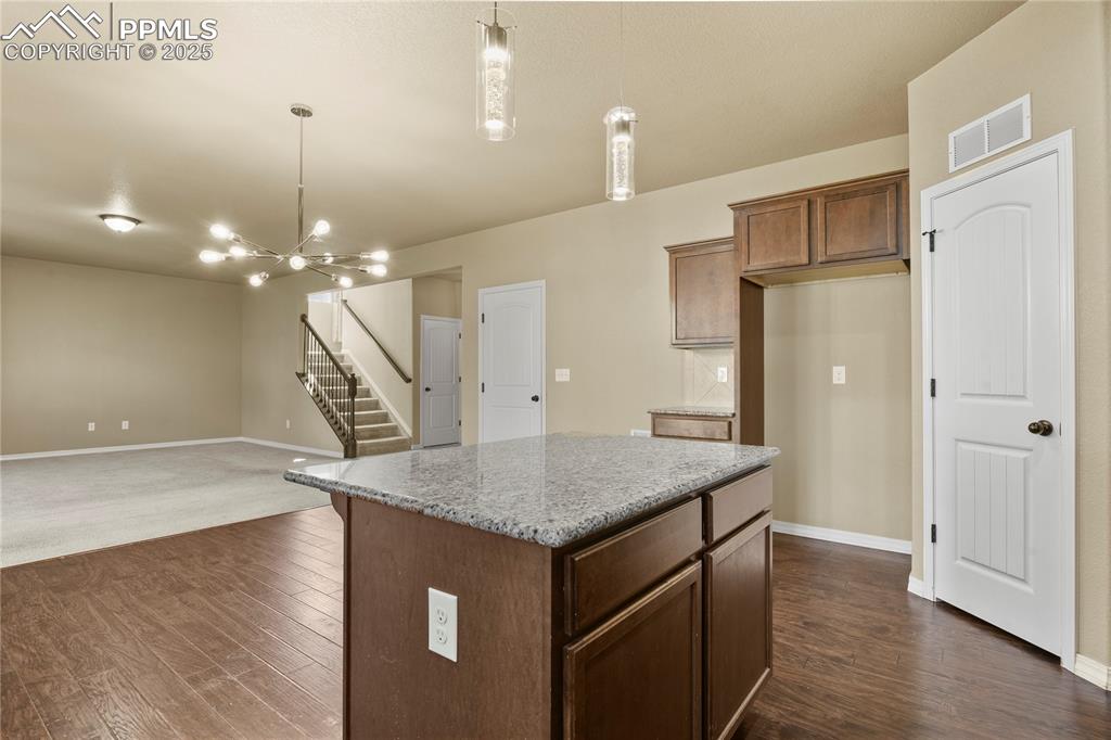 Image 19 of 39: Kitchen