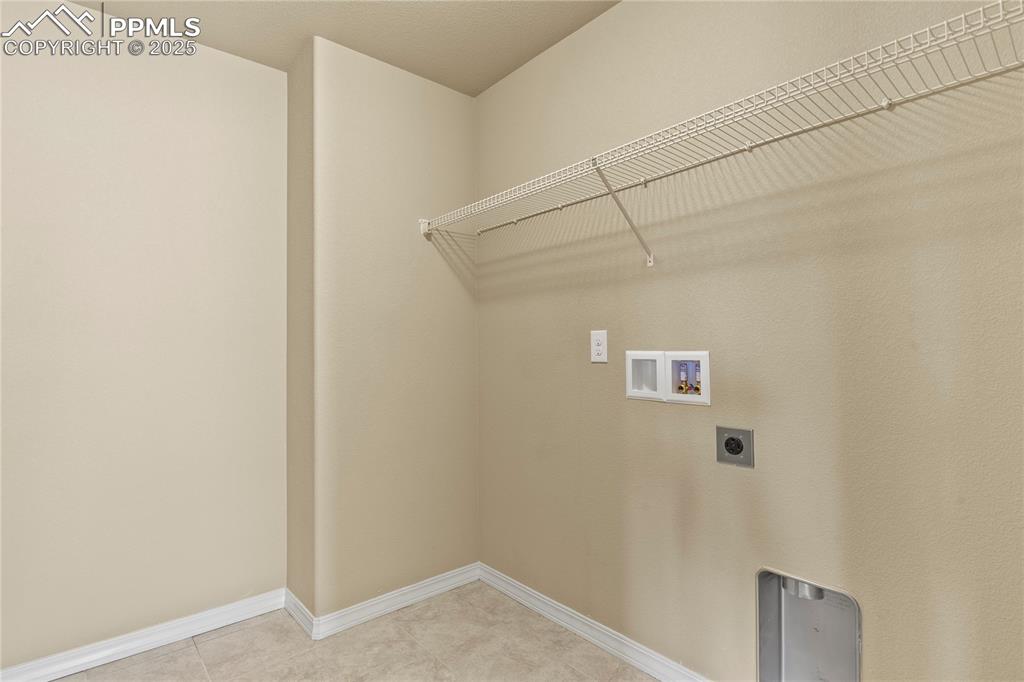 Image 36 of 39: Laundry