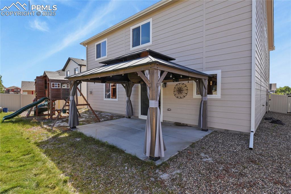 Image 37 of 39: Gazebo stays