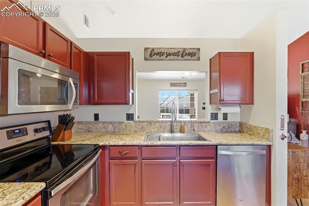 Image 15 of 43: Kitchen