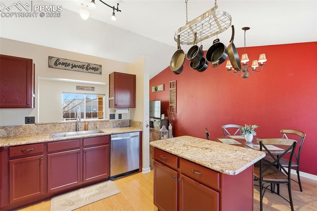 Image 16 of 43: Kitchen