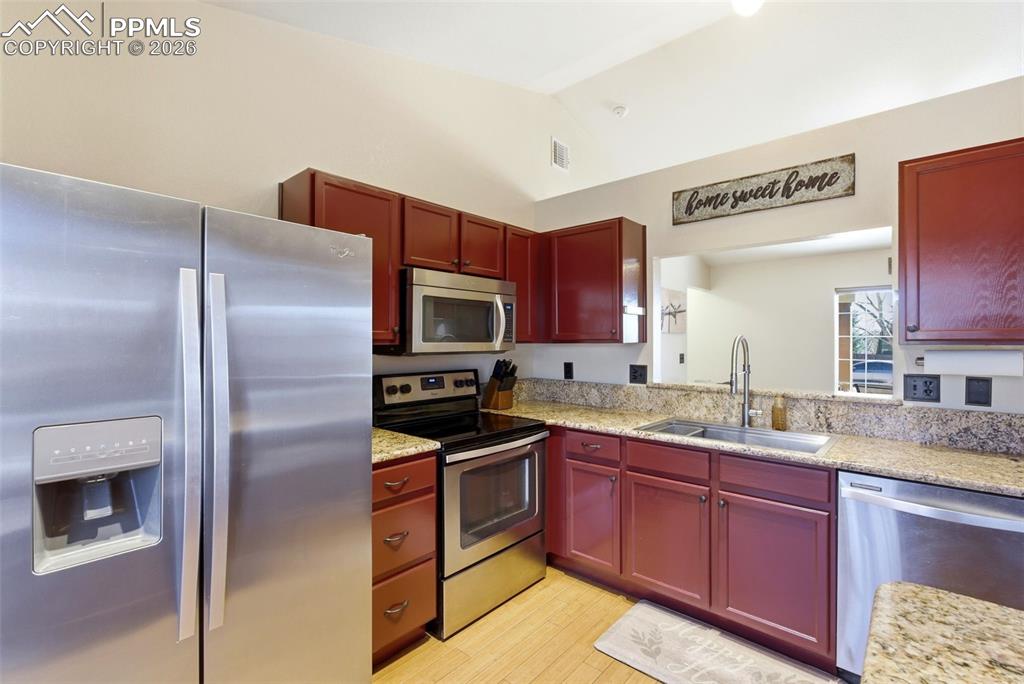 Image 17 of 43: Kitchen