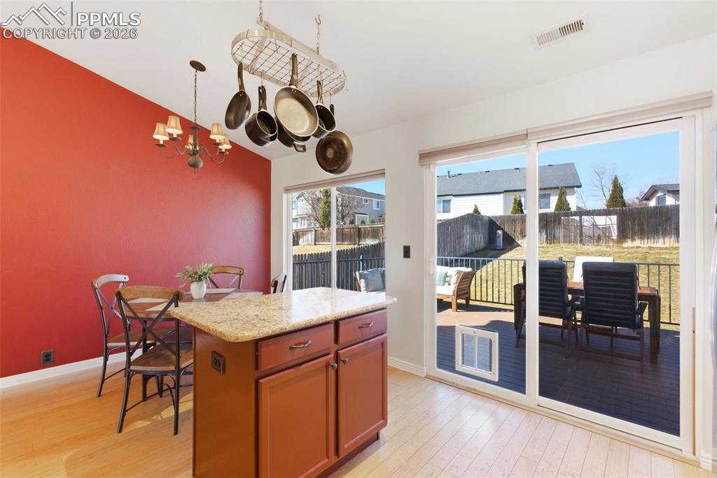 Image 19 of 43: Kitchen