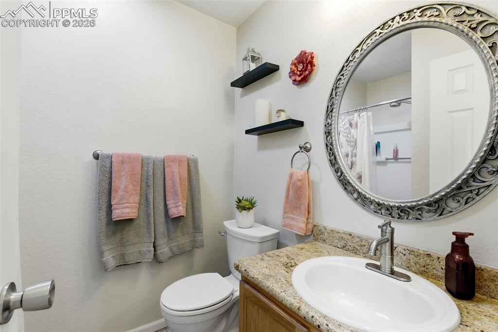 Image 23 of 43: Bathroom