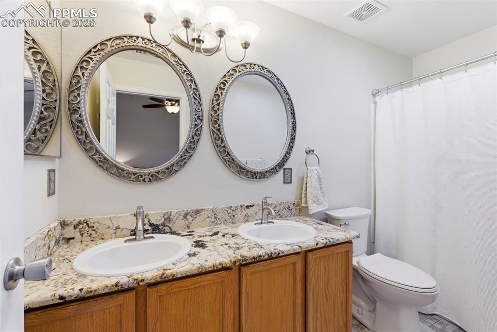 Image 28 of 43: Bathroom