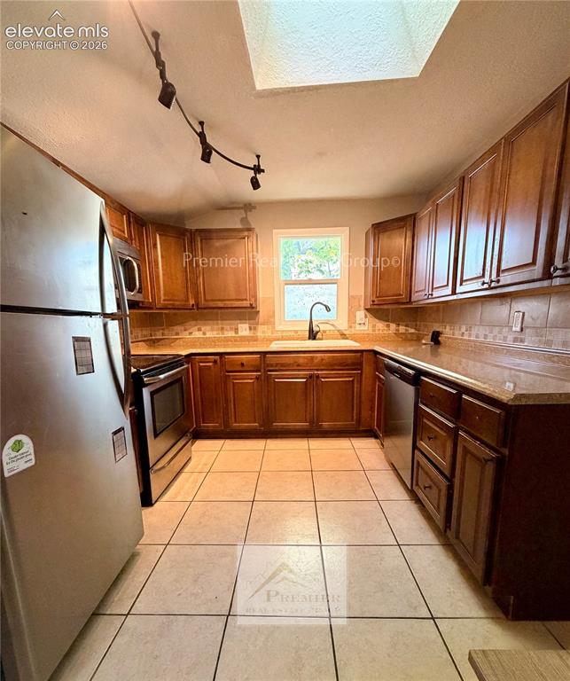 Image 5 of 16: Kitchen