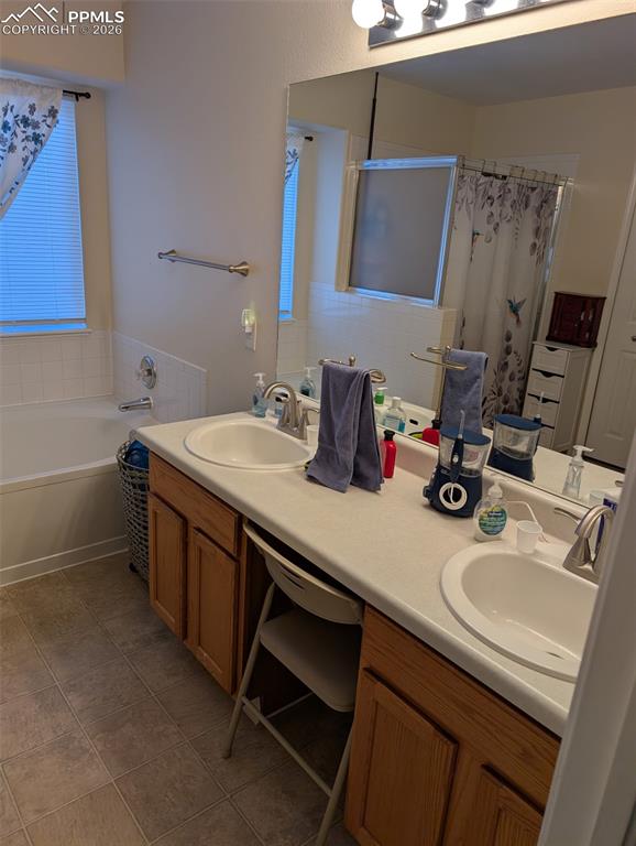 Image 12 of 28: Bathroom