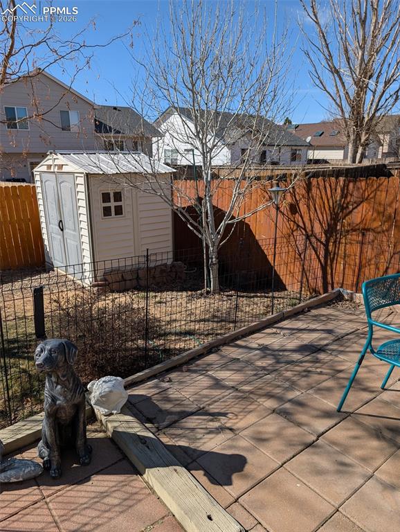 Image 25 of 28: Yard