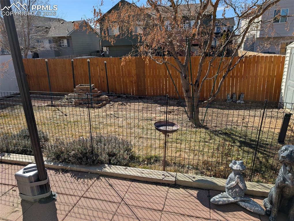 Image 26 of 28: Yard