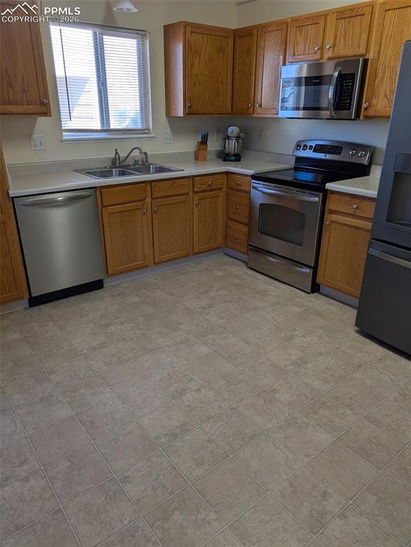 Image 6 of 28: Kitchen