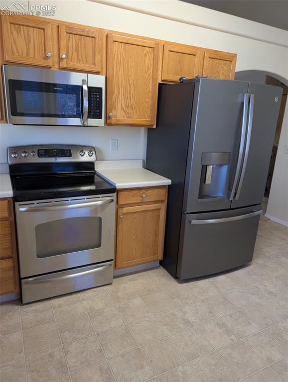 Image 7 of 28: Kitchen