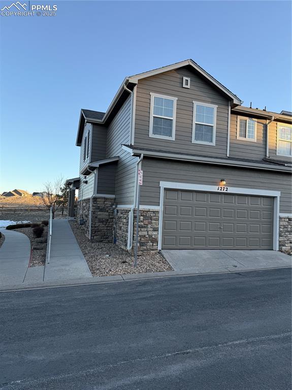Image 19 of 29: Garage