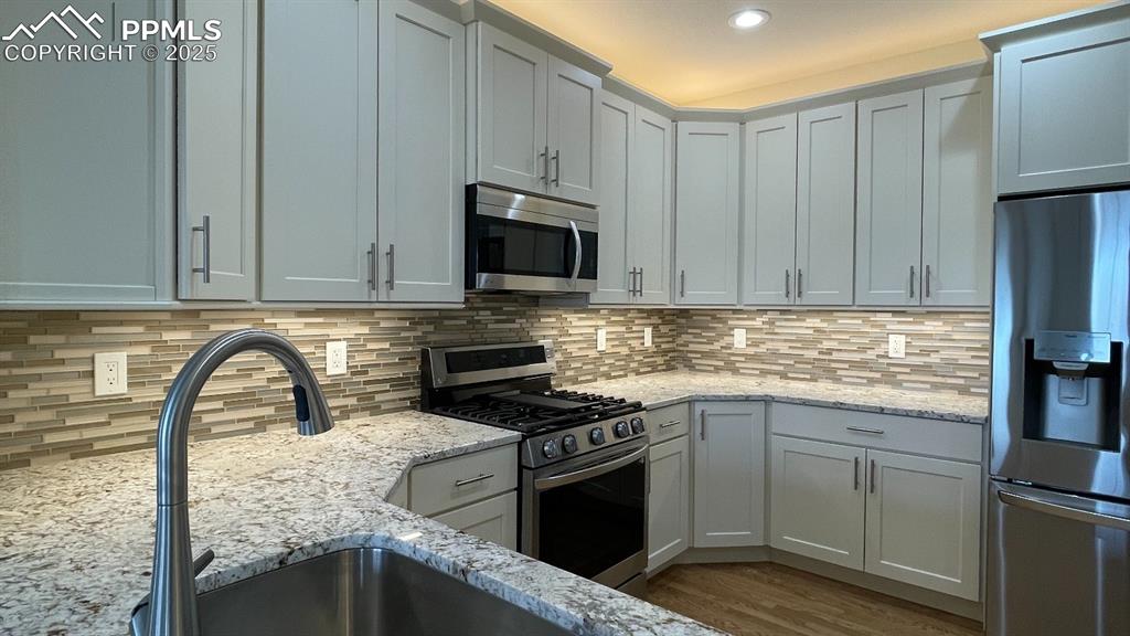 Image 6 of 29: Kitchen