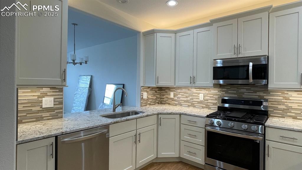 Image 7 of 29: Kitchen