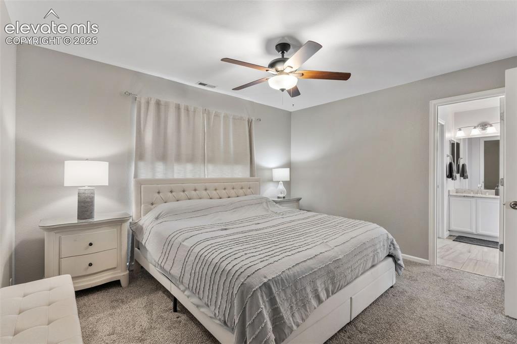 Image 15 of 27: Bedroom