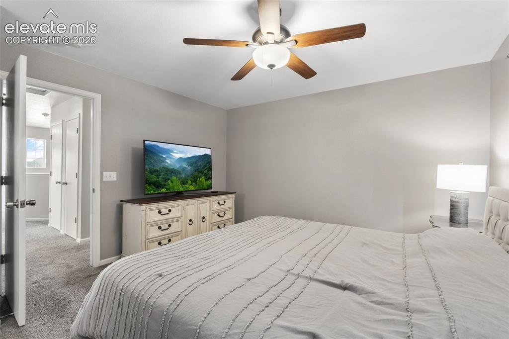 Image 16 of 27: Bedroom