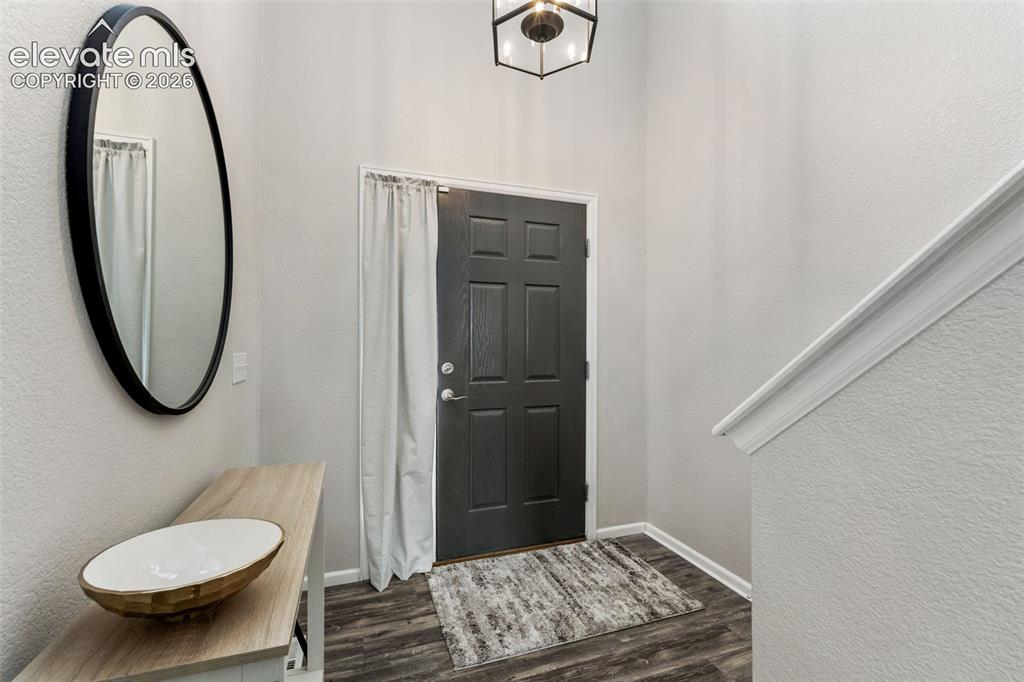 Image 4 of 27: Entry