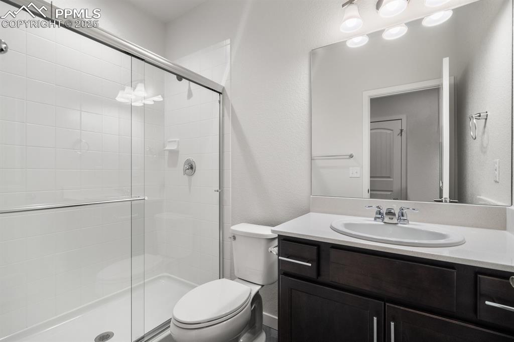 Image 20 of 30: Bathroom