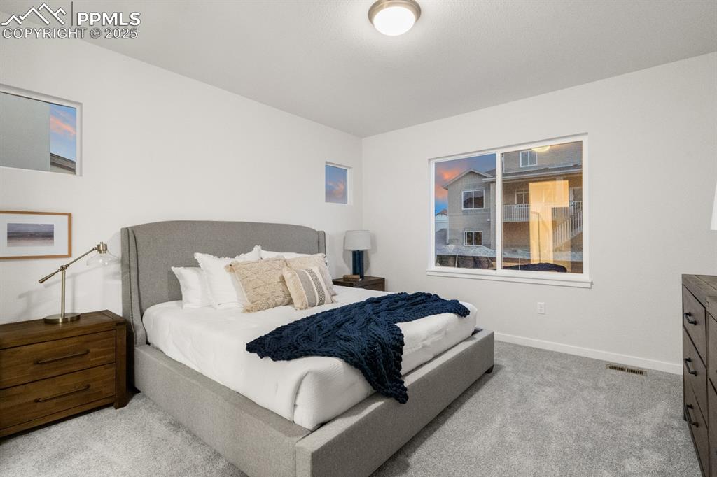 Image 5 of 30: Bedroom