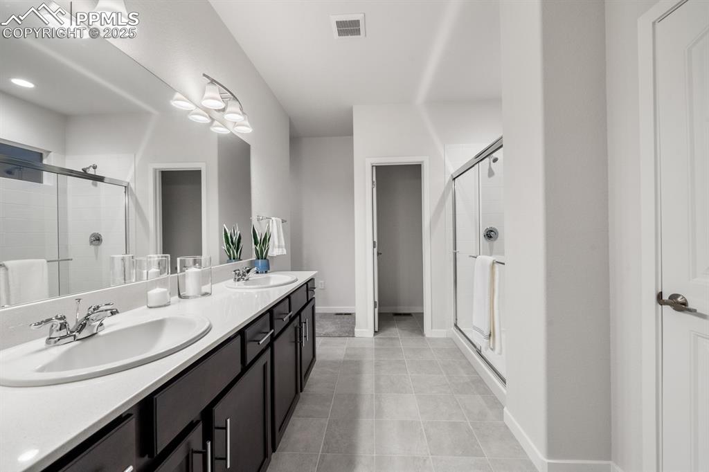 Image 6 of 30: Bathroom