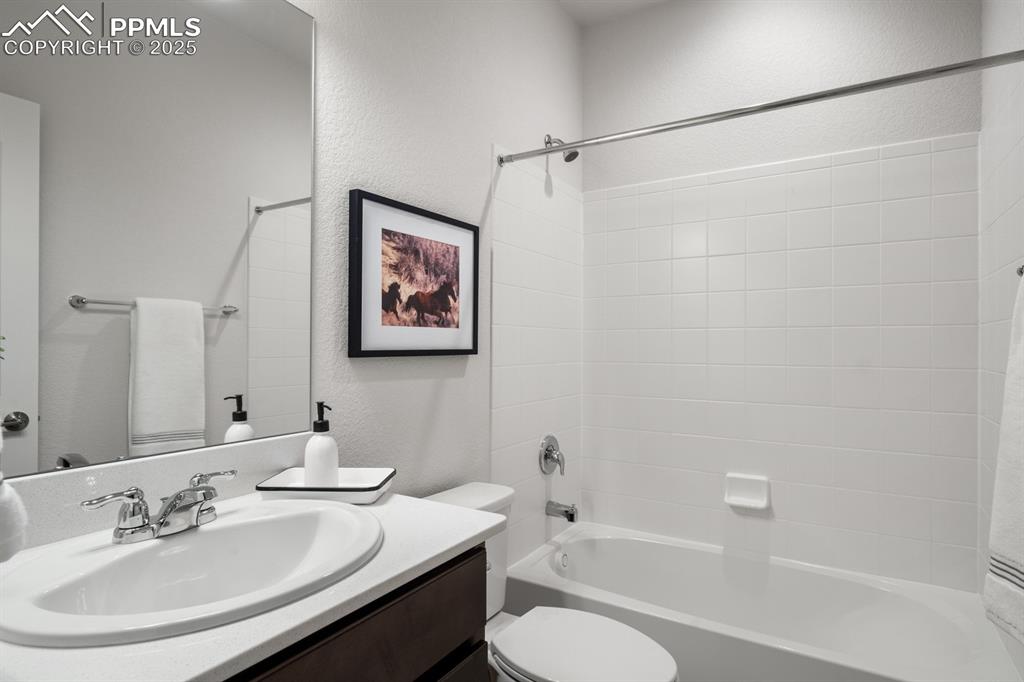 Image 8 of 30: Bathroom