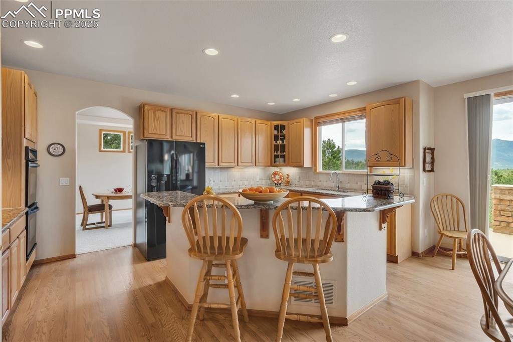 Image 14 of 50: Kitchen