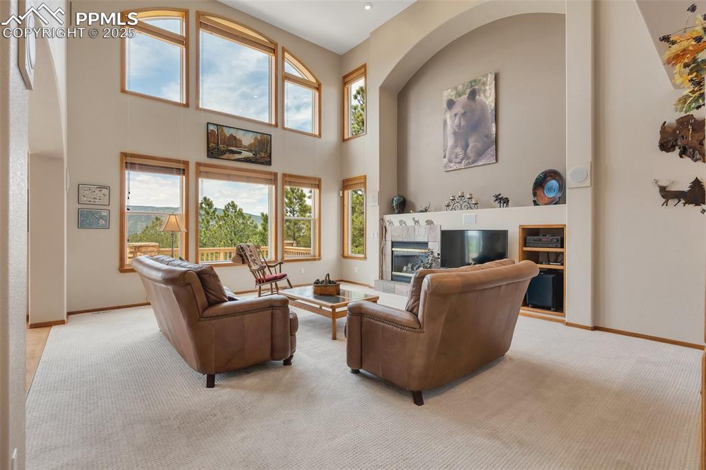 Image 7 of 50: Family Room