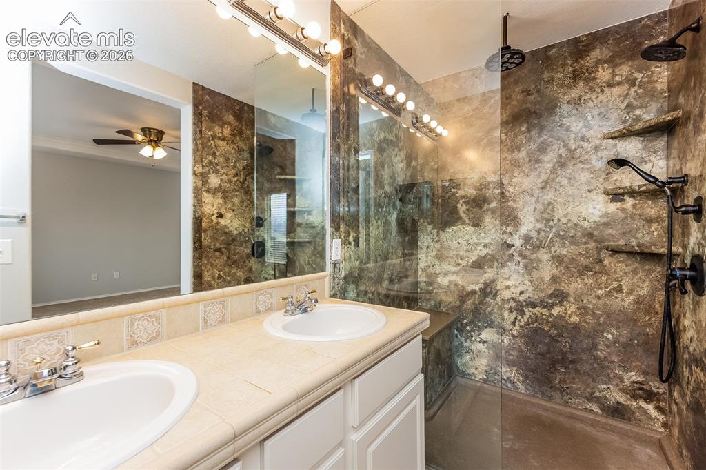 Image 12 of 25: Bathroom