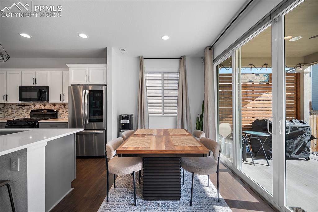Image 11 of 47: Dining Area