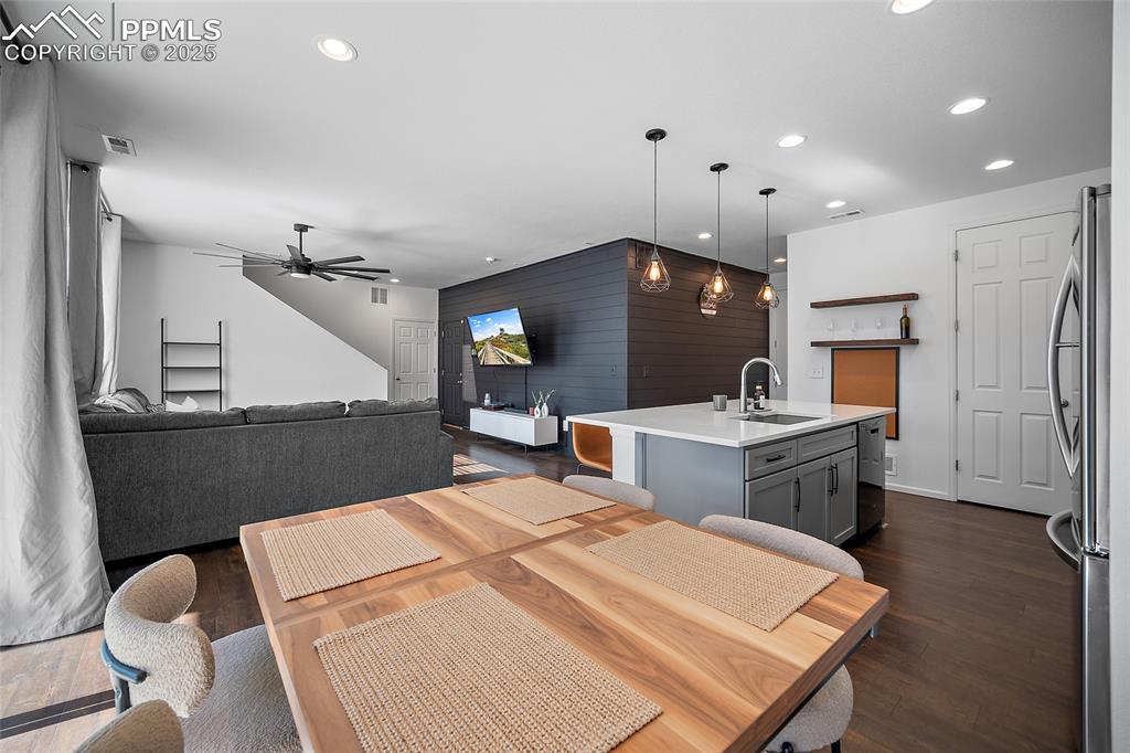 Image 12 of 47: Dining Area