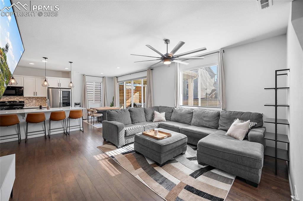 Image 14 of 47: Living Room
