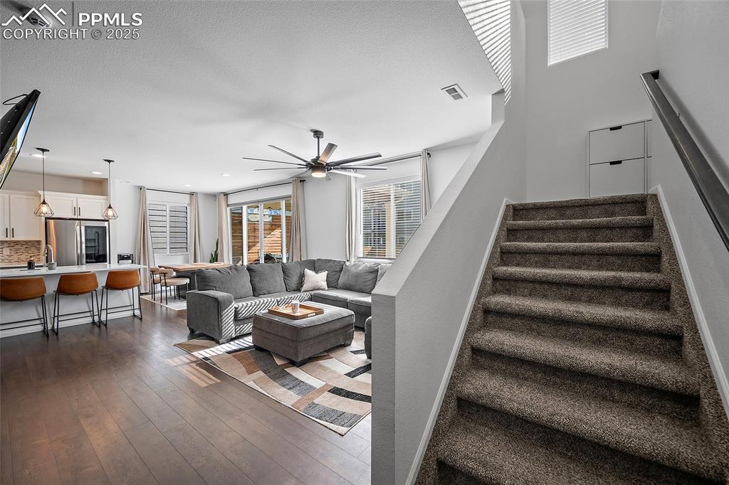 Image 17 of 47: Living Room
