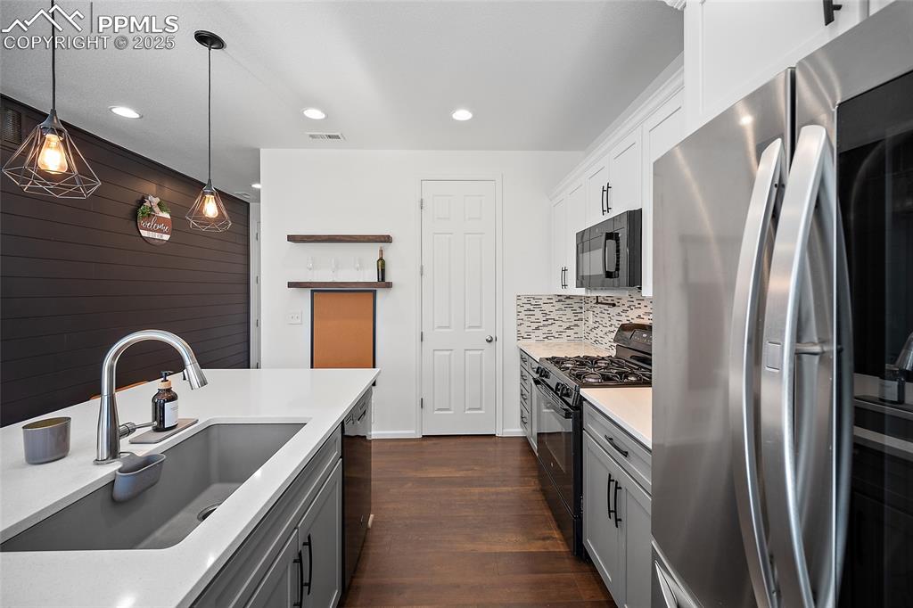 Image 7 of 47: Kitchen